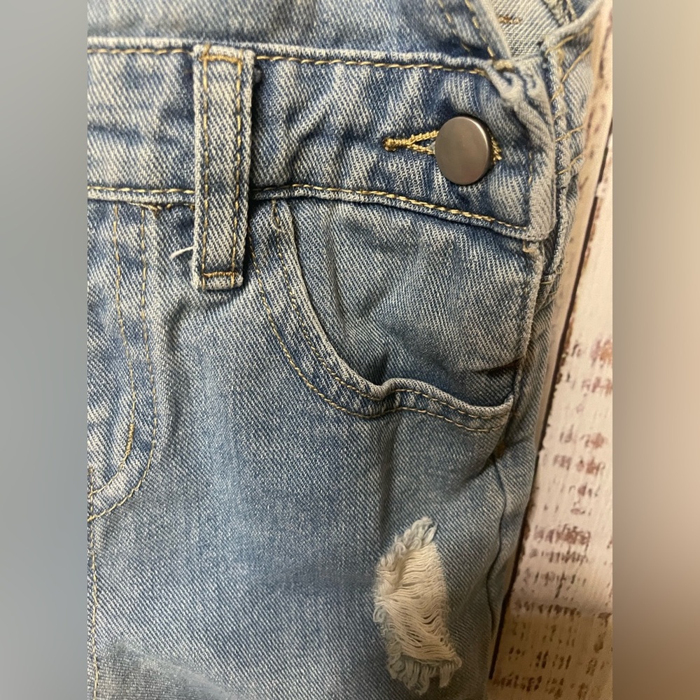 SHEIN Girls Denim Short Overalls 4Y Distressed Blue Jeanβ - Picture 3 of 5